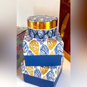 Lilly Pulitzer porcelain ring dish with lid. Gold detail. New in box.